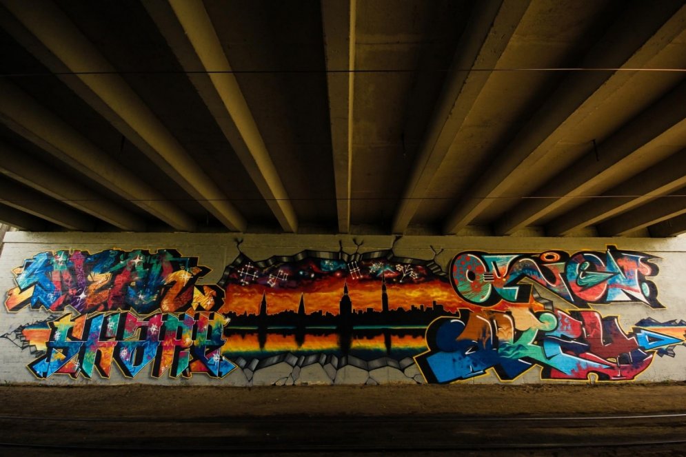 Граффити в Латвии под мостом